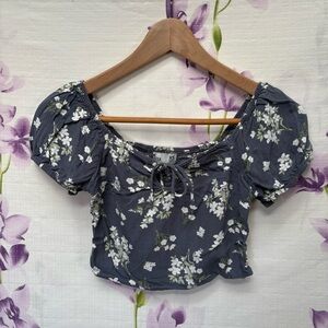 Hollister Blue And Green Floral Sweetheart Puff Sleeve Tie Front Cropped Top